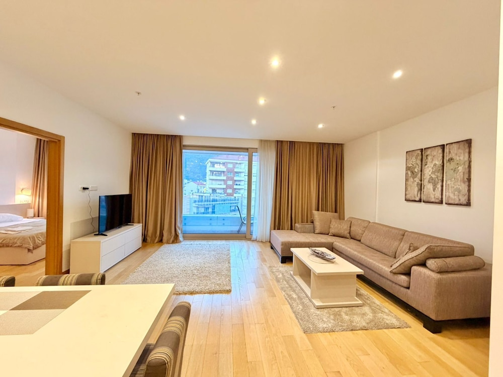 Aurelio Central Residences
