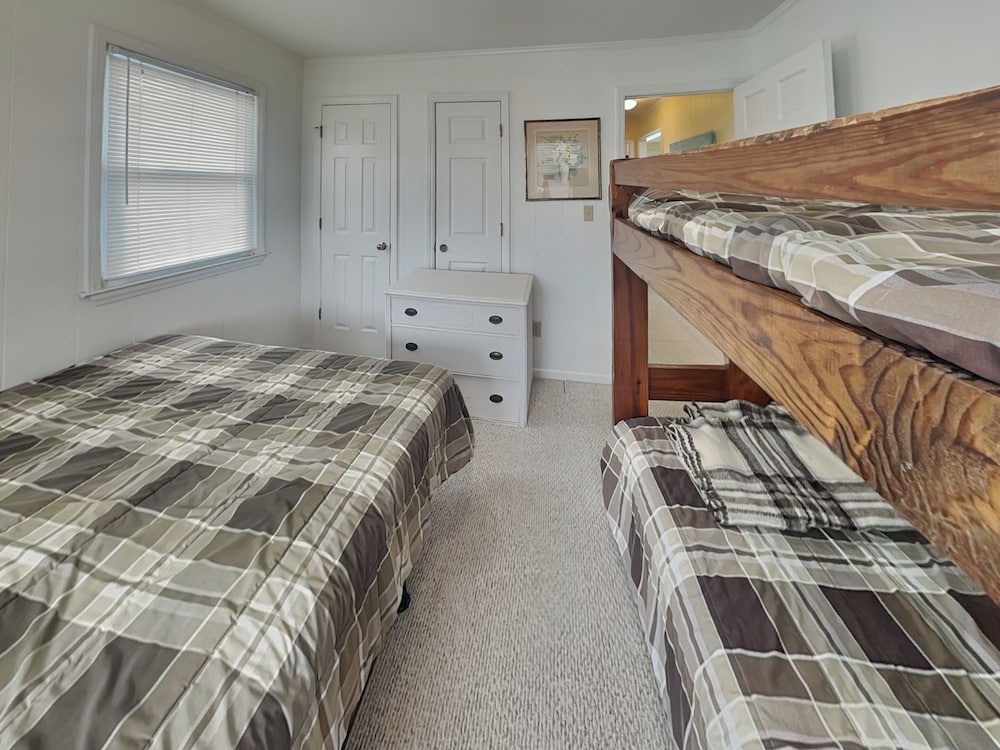 Bright's Beach Front by Topsail Realty