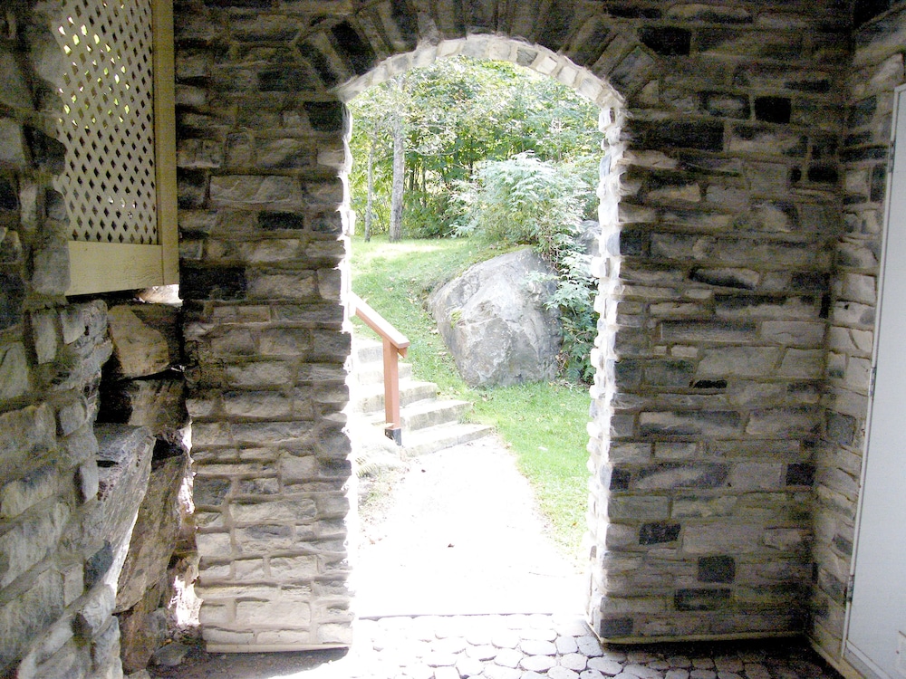 Tremblant les Eaux by Location ADP Tremblant