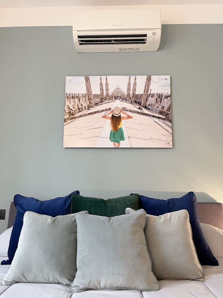 Candiani Building - Bright Spacious 1 BR w Balcony in Bovisa