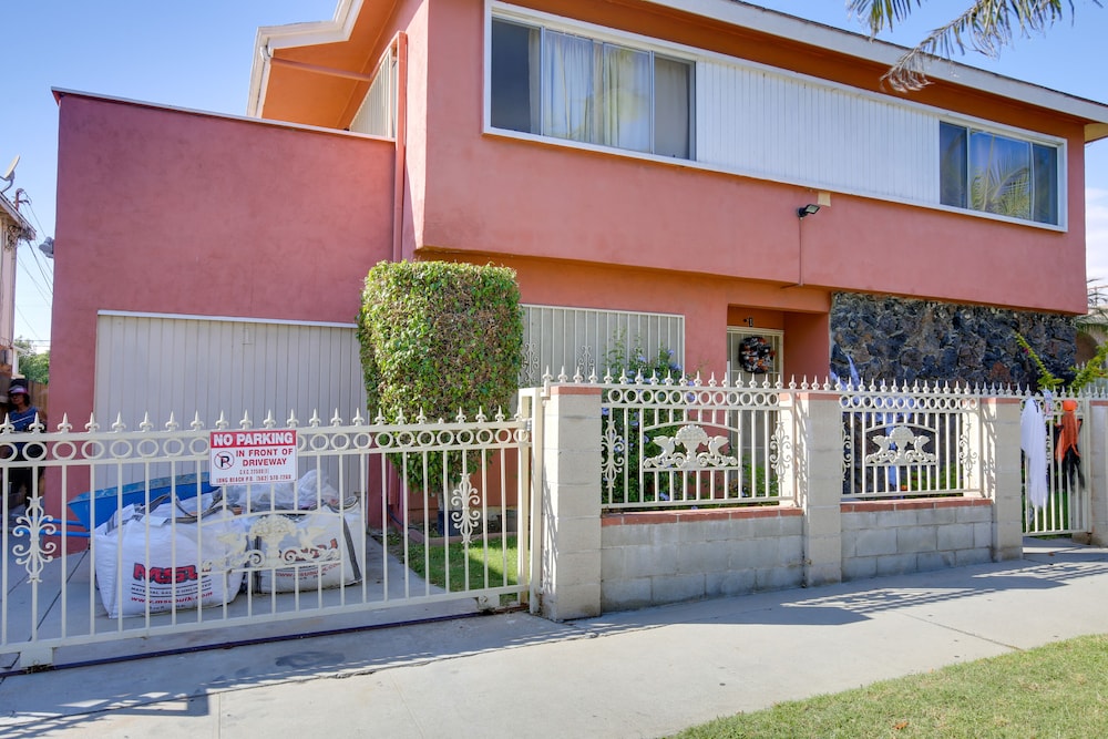 Airy Long Beach Condo Rental: 2 Mi to Ocean! view 4