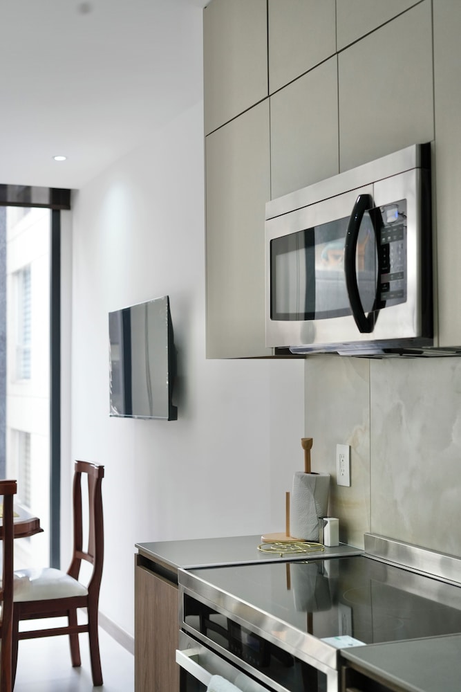 Seis Residences