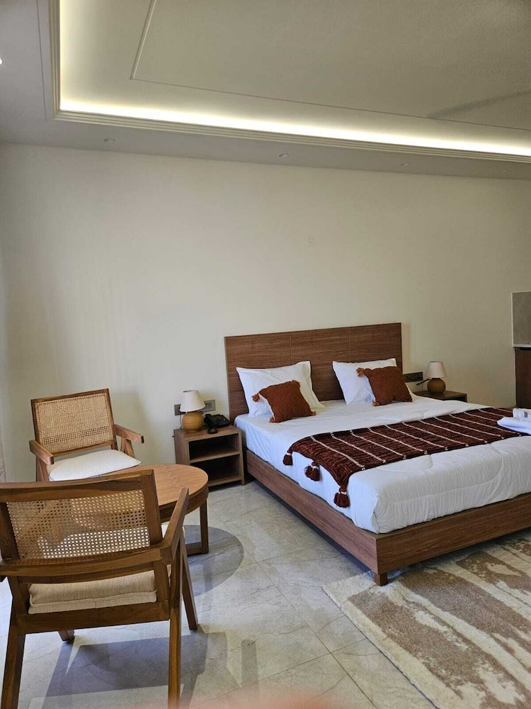 Hotel Dwellr