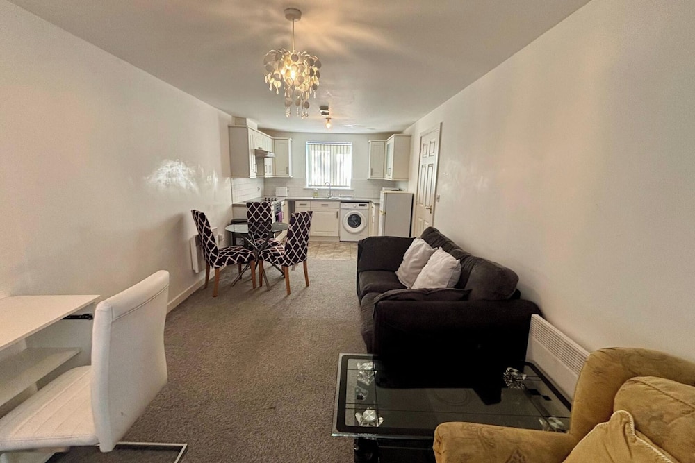 2 Bed Apartment-sleeps 4-free Parking