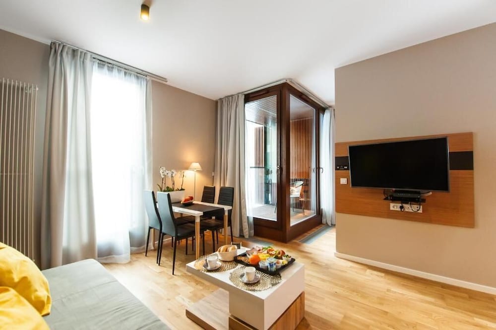 Deluxe Apartments