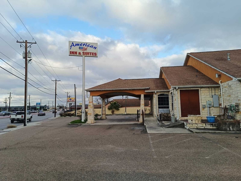 American Inn & Suites By Capital O Victoria US-59