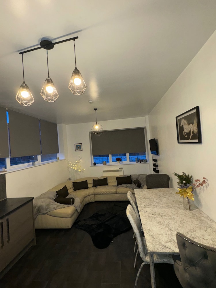 Central Sheffield 3-bed Apt, Sleeps 6 With Parking