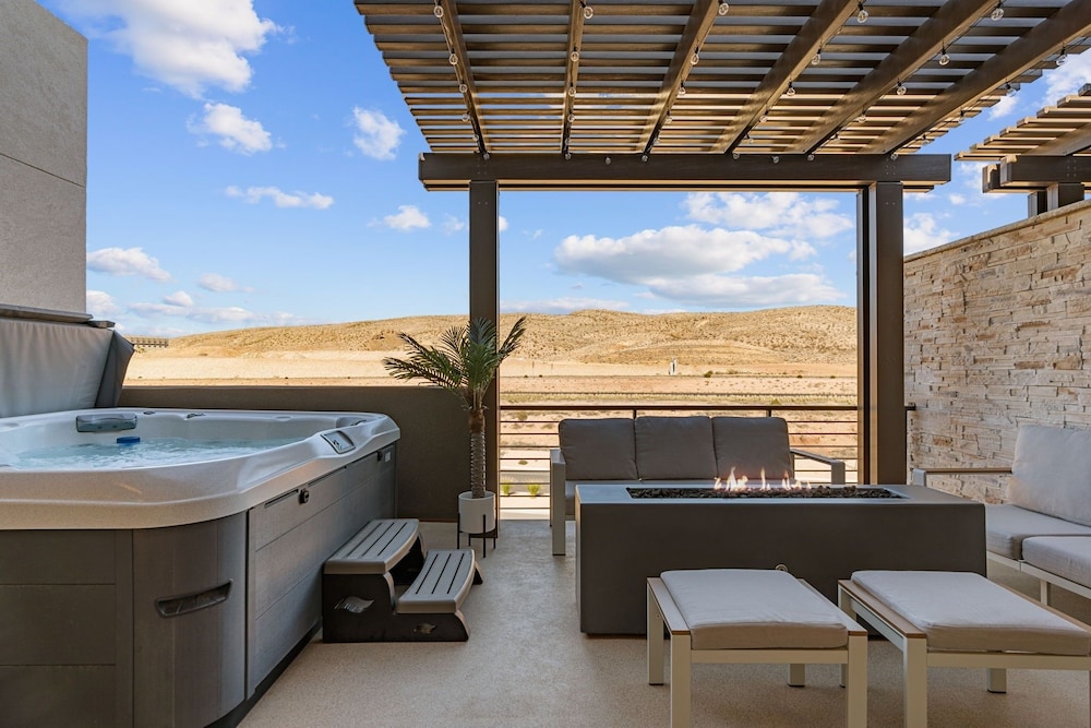 Sandy Cheeks 6 Bedroom Townhouse