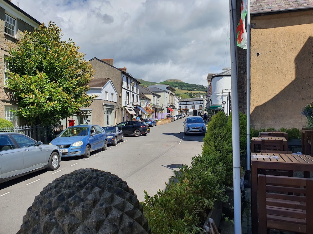 Dragon Inn Crickhowell