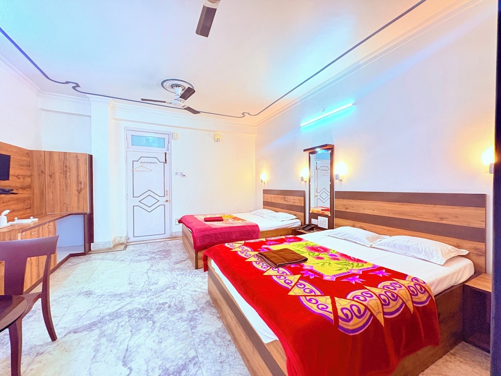 Binapani Hotel & Restaurant Tarapith