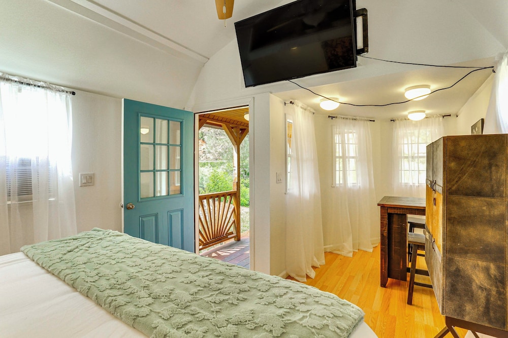 Scenic Riverfront Escape w/ Sauna in Junction City