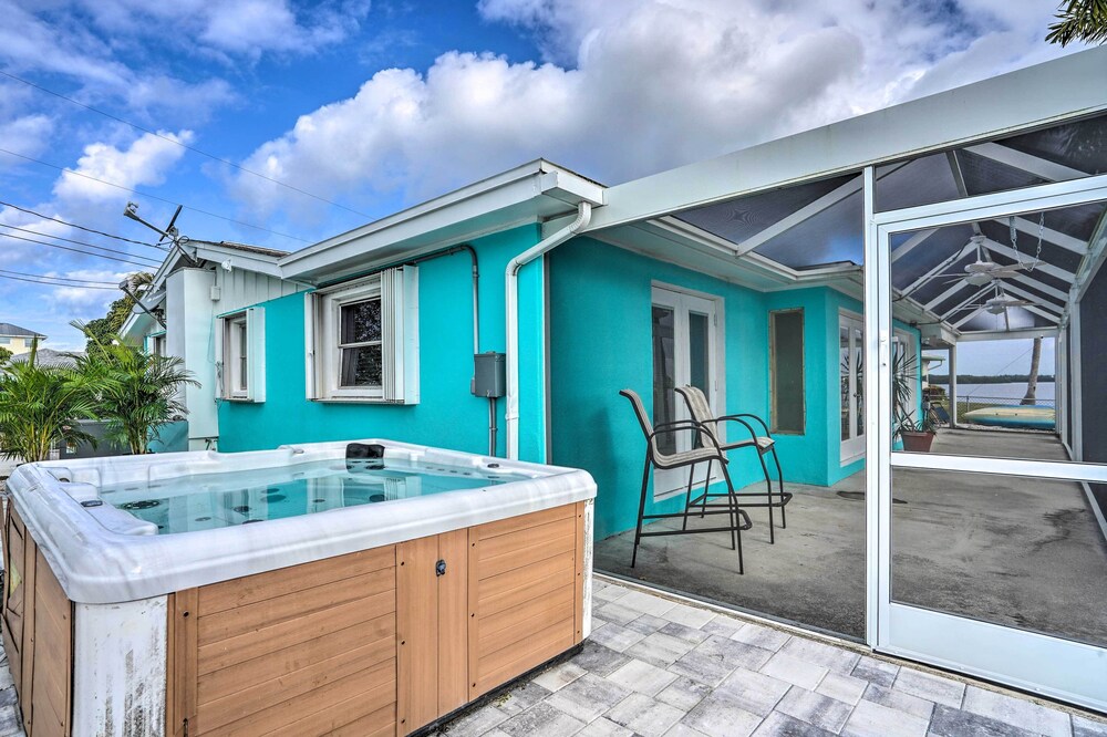 Waterfront Matlacha Home w/ Hot Tub & Grill! view 2