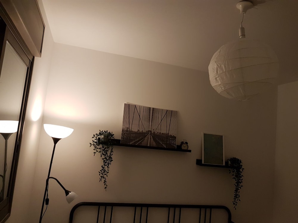 Private Bed and Bathroom in Netanya