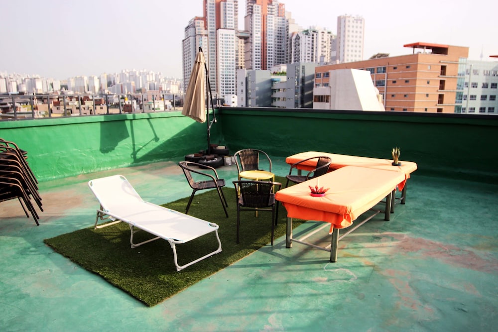 Urban Art Stay - Hostel