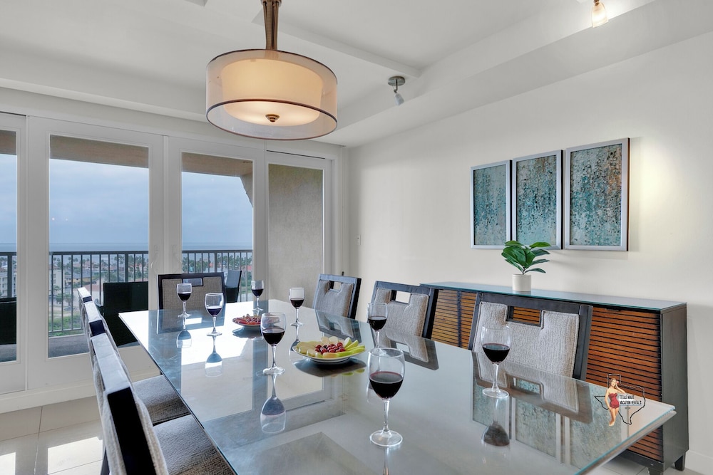 Bahia Mar-Solare Beachfront & Two Pools