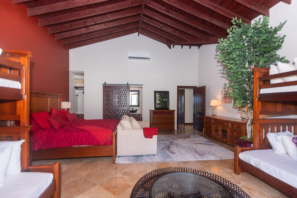 Pristine Bay 1005- Villa Loce 4 Bedroom Home