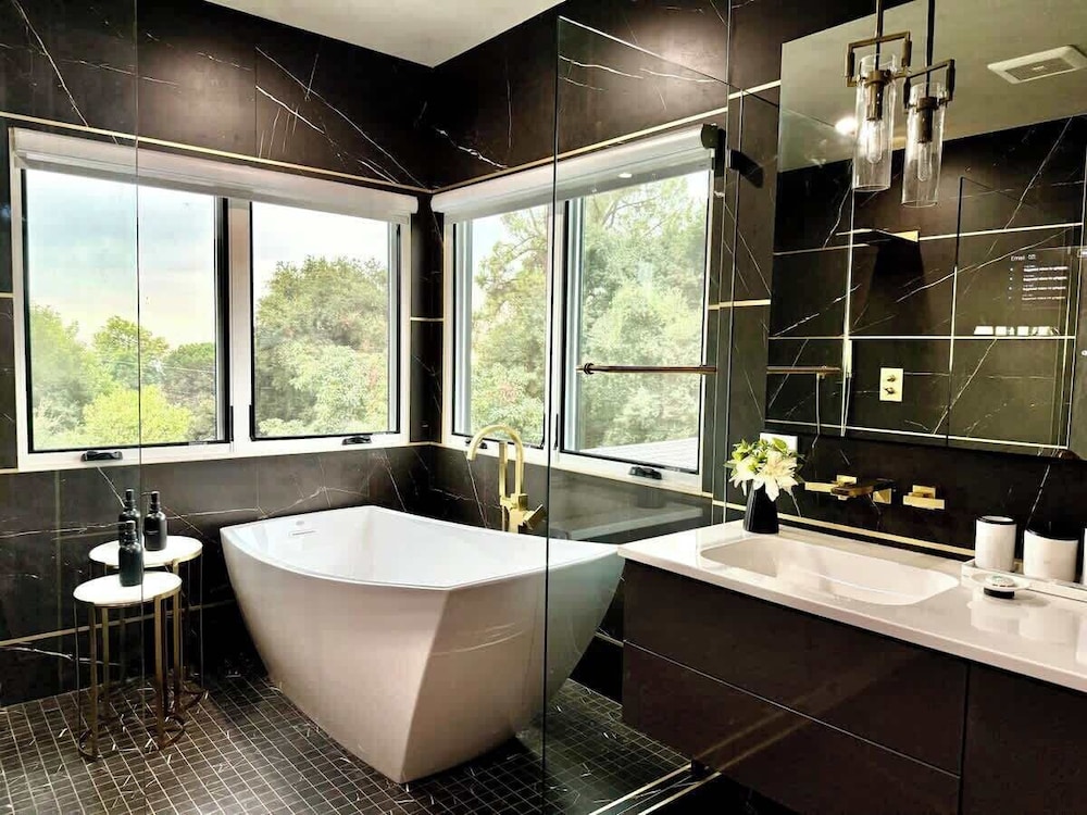 @ Marbella Lane - Enchanted Garden & Pool Hideaway