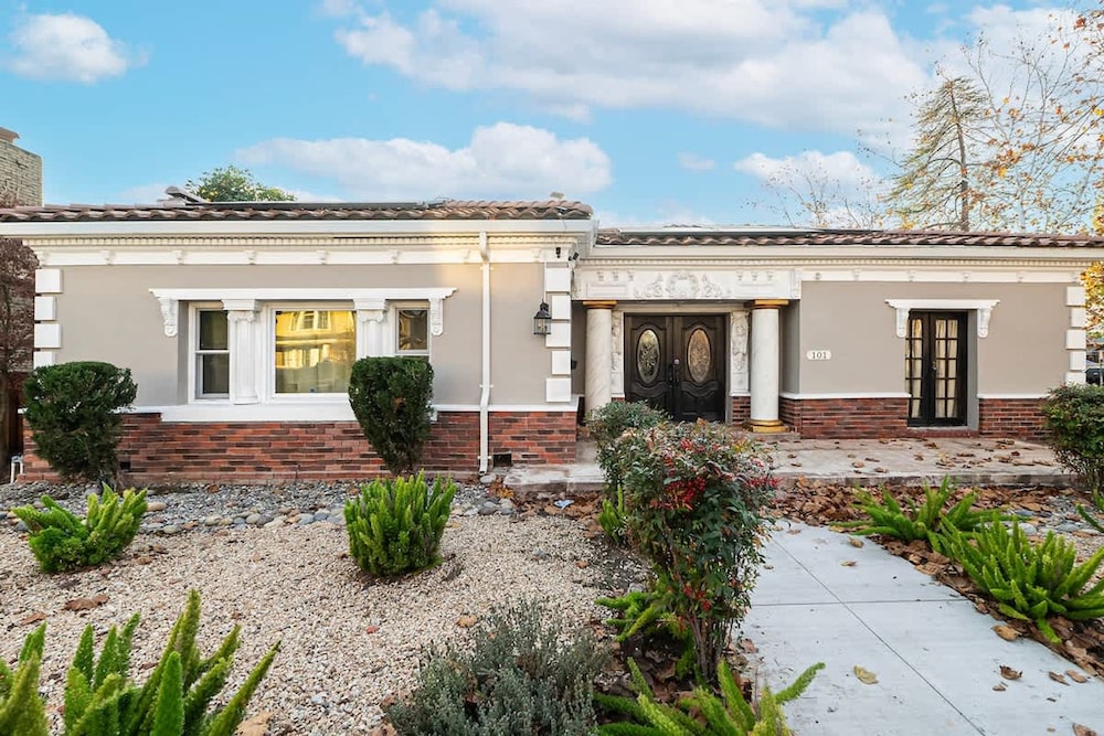 Stunning Roman Design 7bed5bath in Heart San Jose