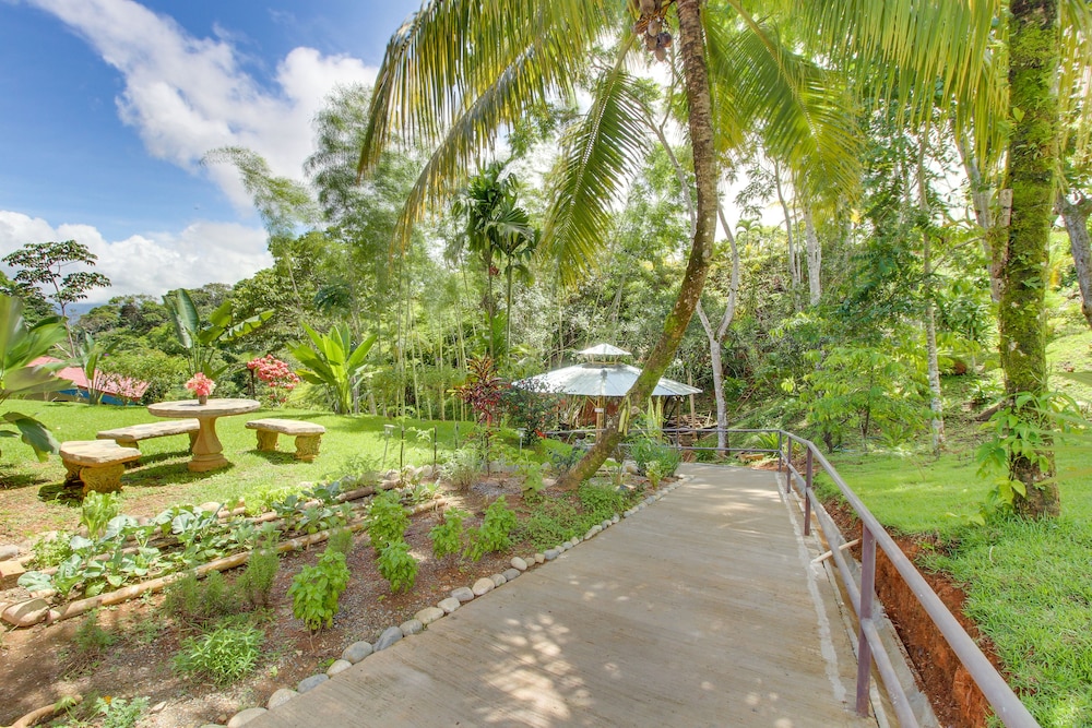 Valley of Dreams Eco Lodge Room