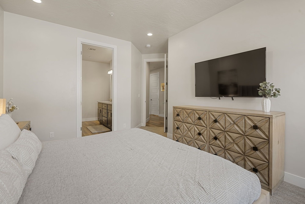 Relax In Style 4 Bedroom Townhouse