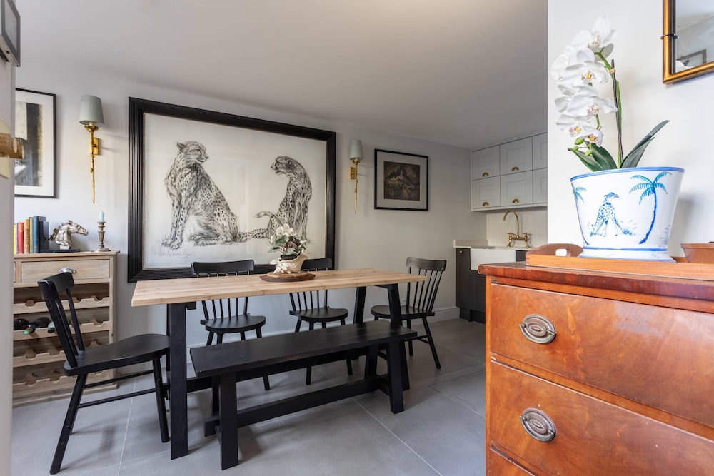 Royal Crescent Mews by Onefinestay