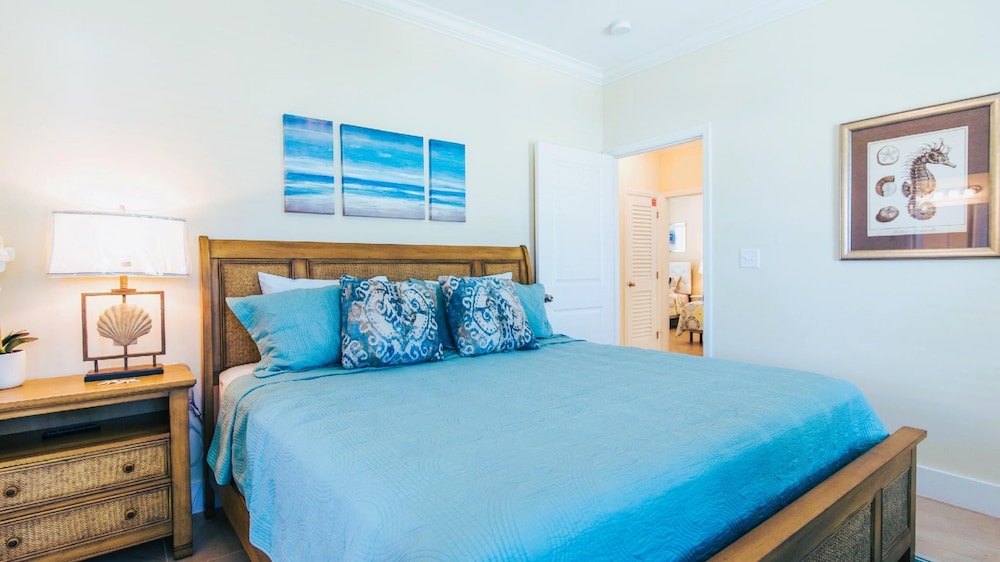 8 Waterfront 4 Bed 3 Bath Pool Home w Free Dock view 3