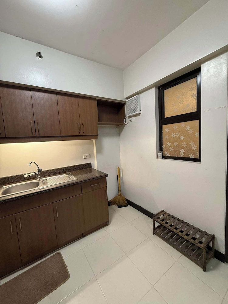 Alabang Condo by Lyre