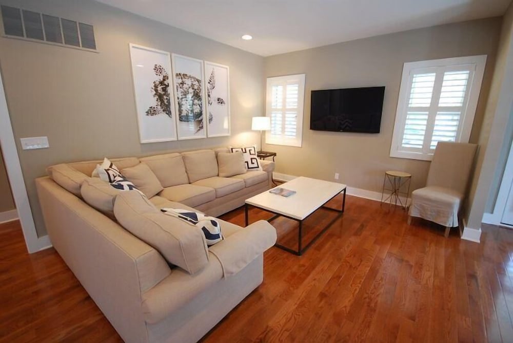Olive Avenue 32