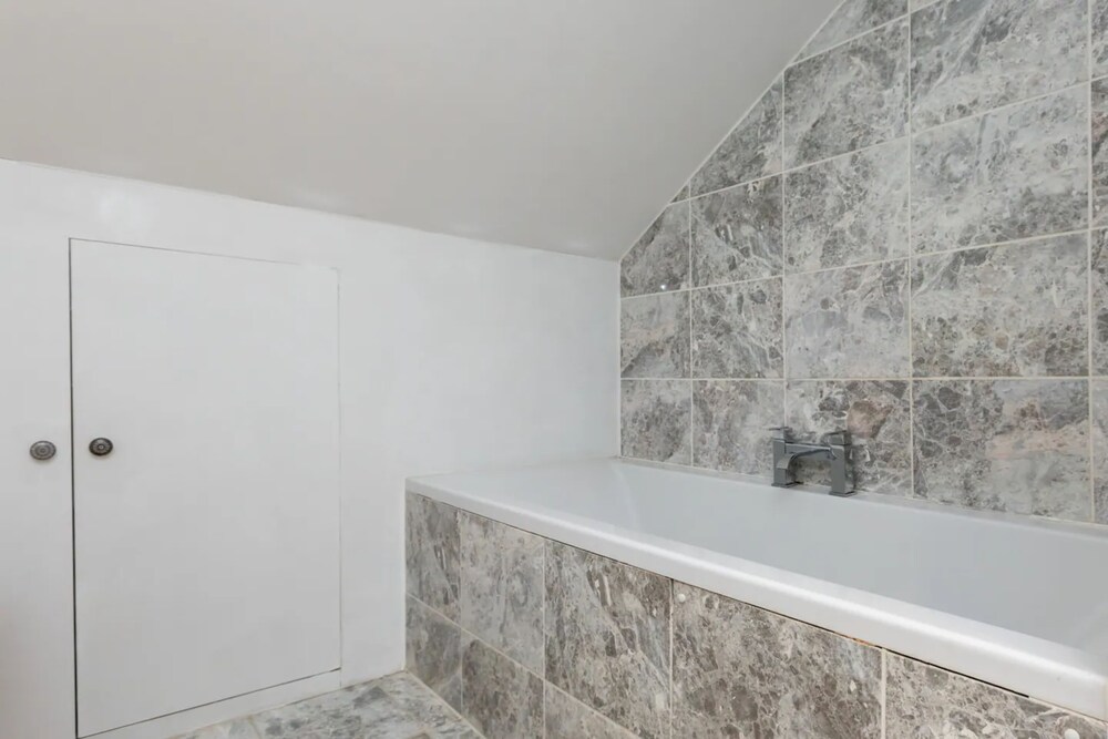 Spacious and Bright 2 Bedroom Flat in Maida Vale