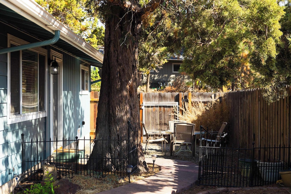 10min to Downtown Bend Chic 2bdr