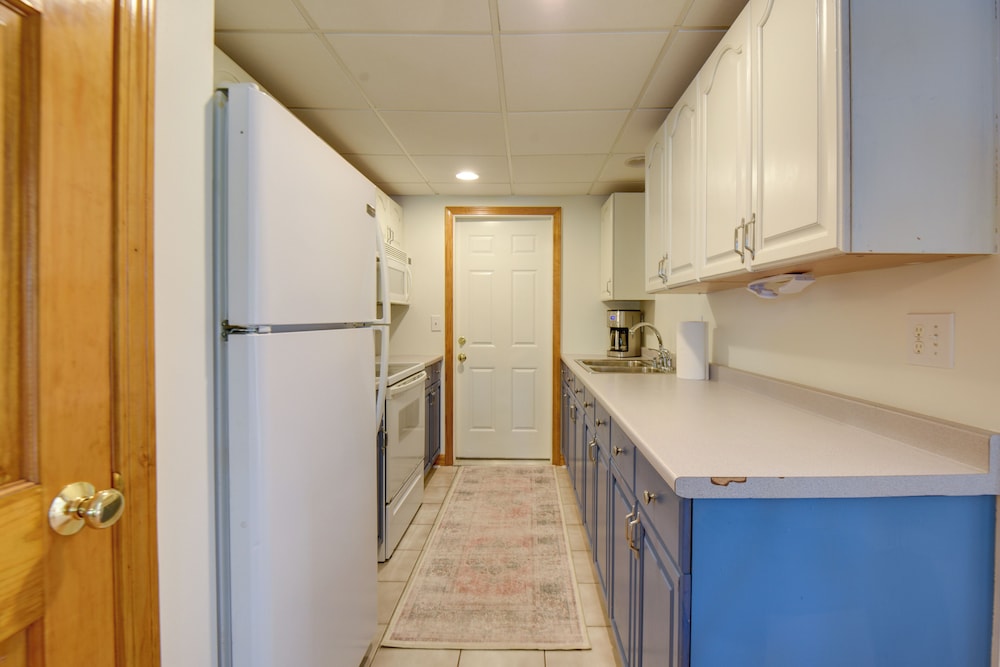 Walk to Lake Winnisquam Access: Cozy Retreat