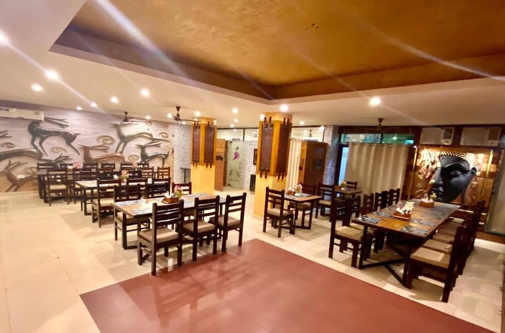 Hotel Rajhans Regency
