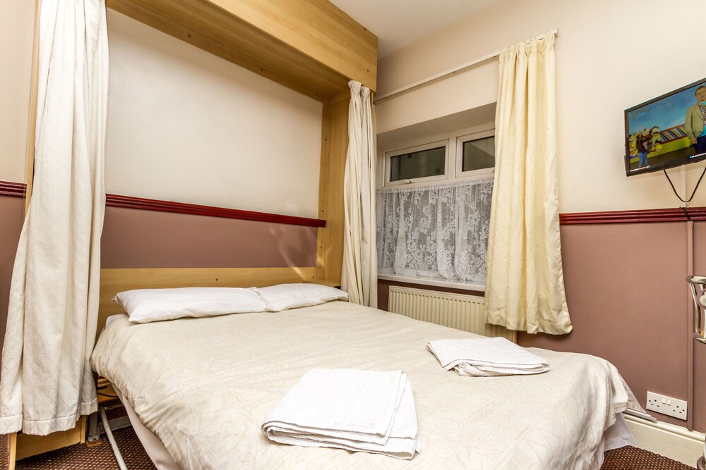 Lynton Apartments
