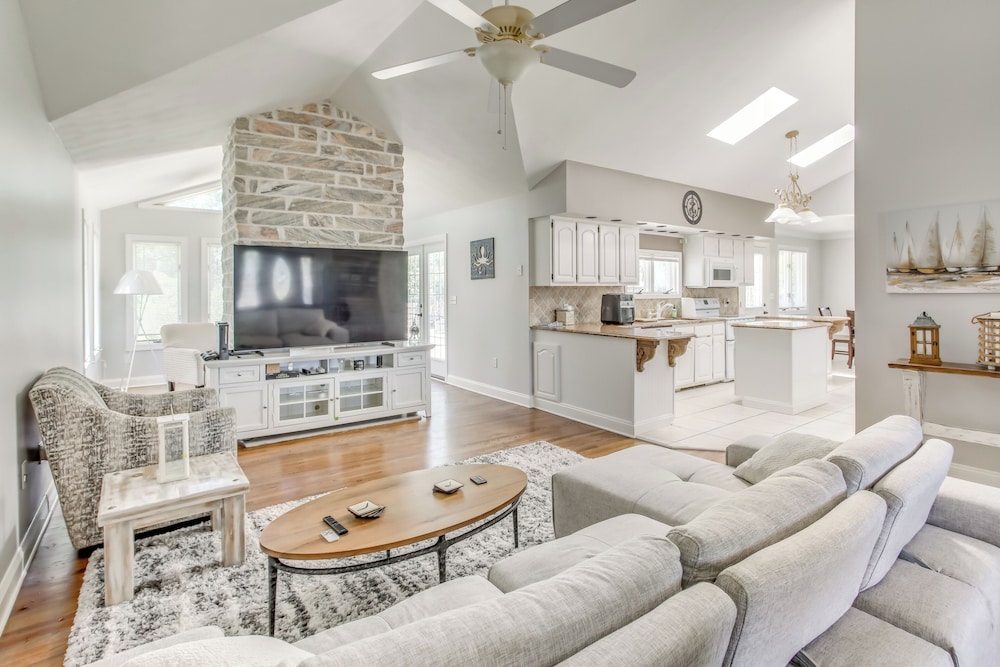 Dine, Shop & Splash: Family Home in Myrtle Beach