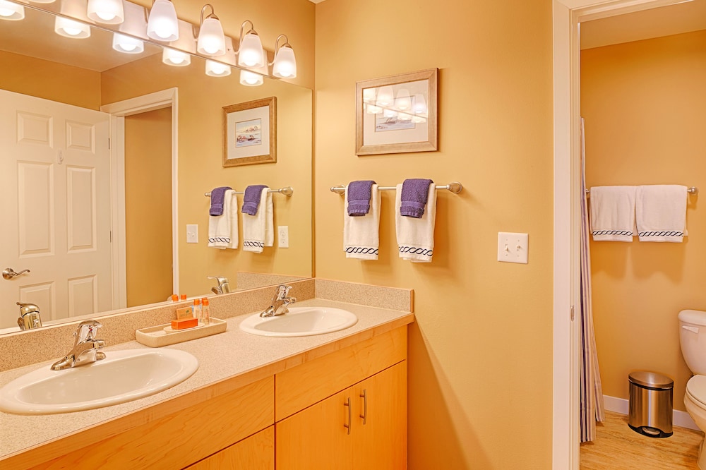 Outlook Condos at Oyhut Bay Resort