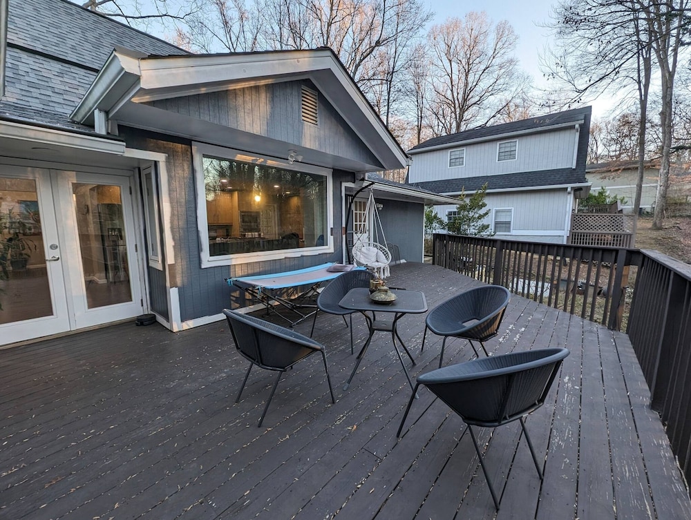 1303 Colony Dr Marietta - Full Home
