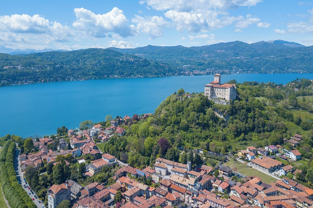 Residenza Ludovica by the lake