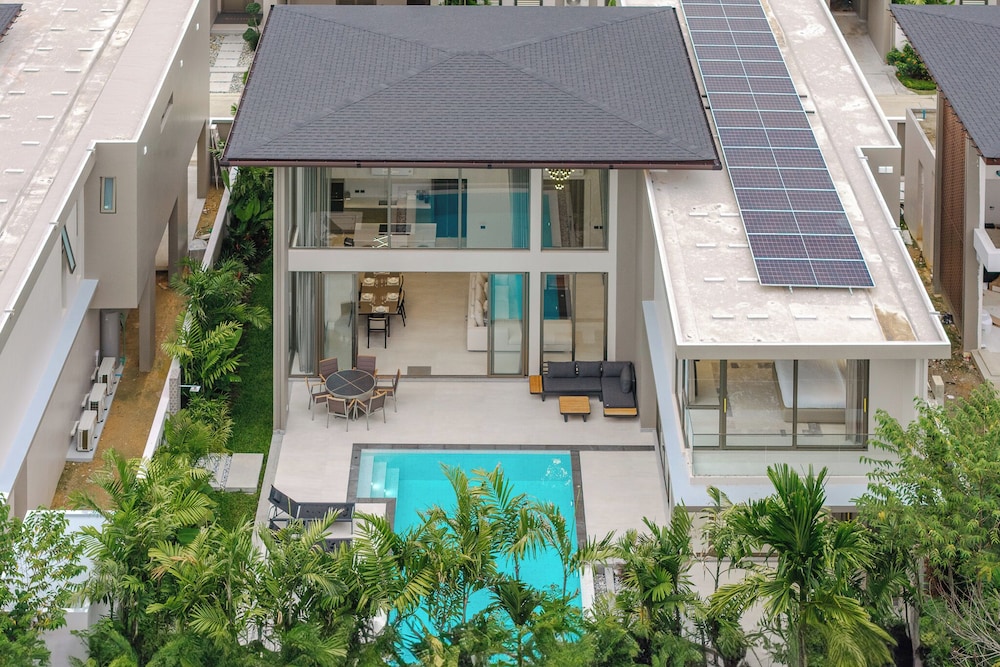 4BR Pool Villa Near Beach V200