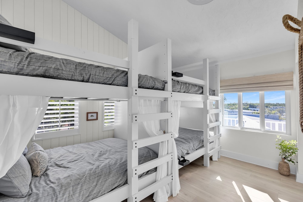 New Listing! Reel Joy Waterfront Luxe With Pool And Private Dock 4 Bedroom Home