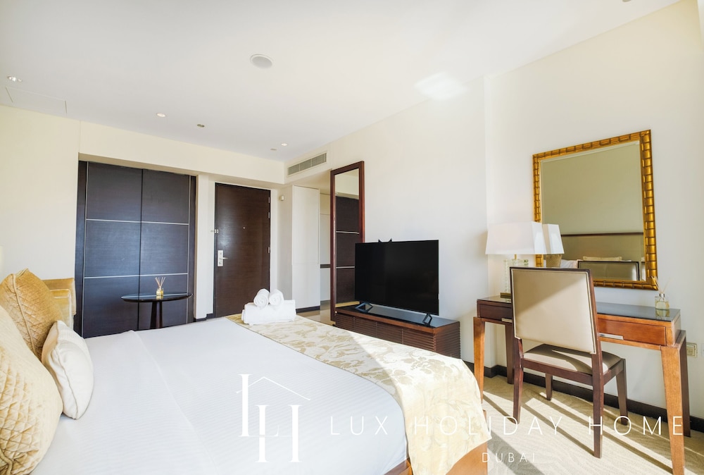 LUX The JW Marina Studio 4