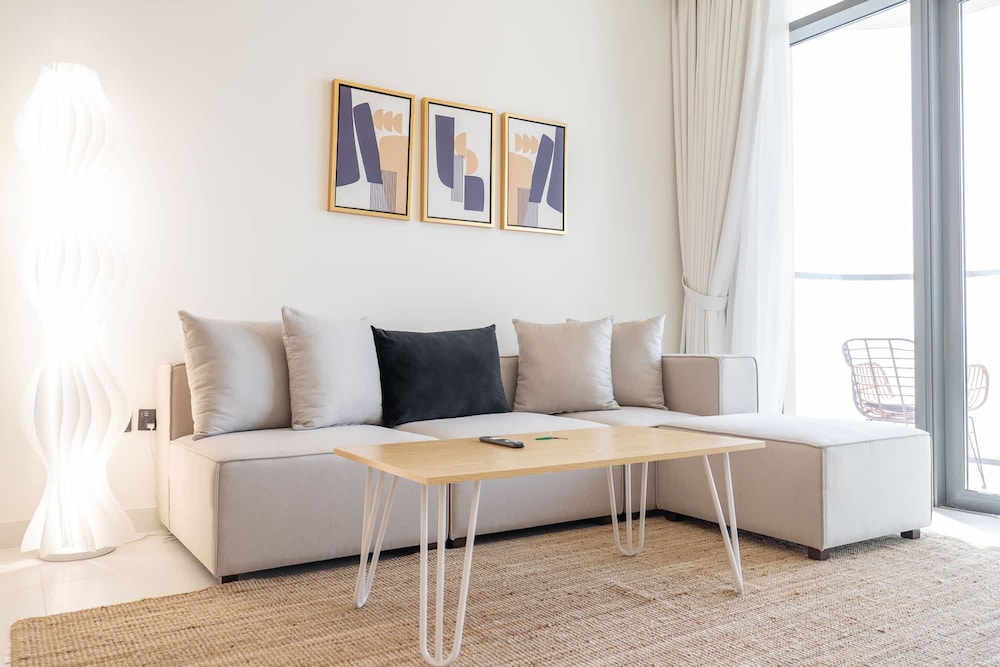 1 Bedroom in Marina Vista With Gorgeous Palm Views