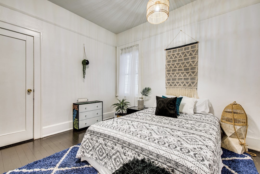 Renovated ATL Home 2 Mi to Mercedes-benz Stadium!