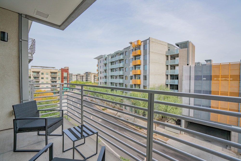 ROVE LIVING/KL - Linear