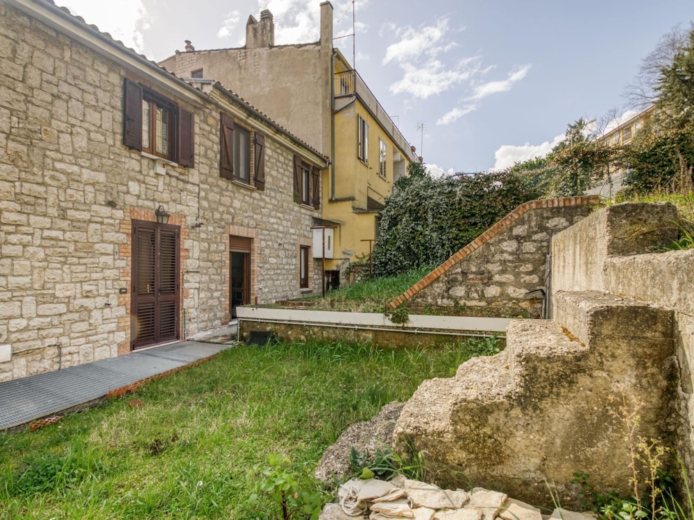 Elegant Apartment in Buonalbergo near Town Center view 3