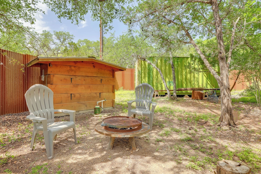 Cozy Couple's Cabin Retreat in Concan!