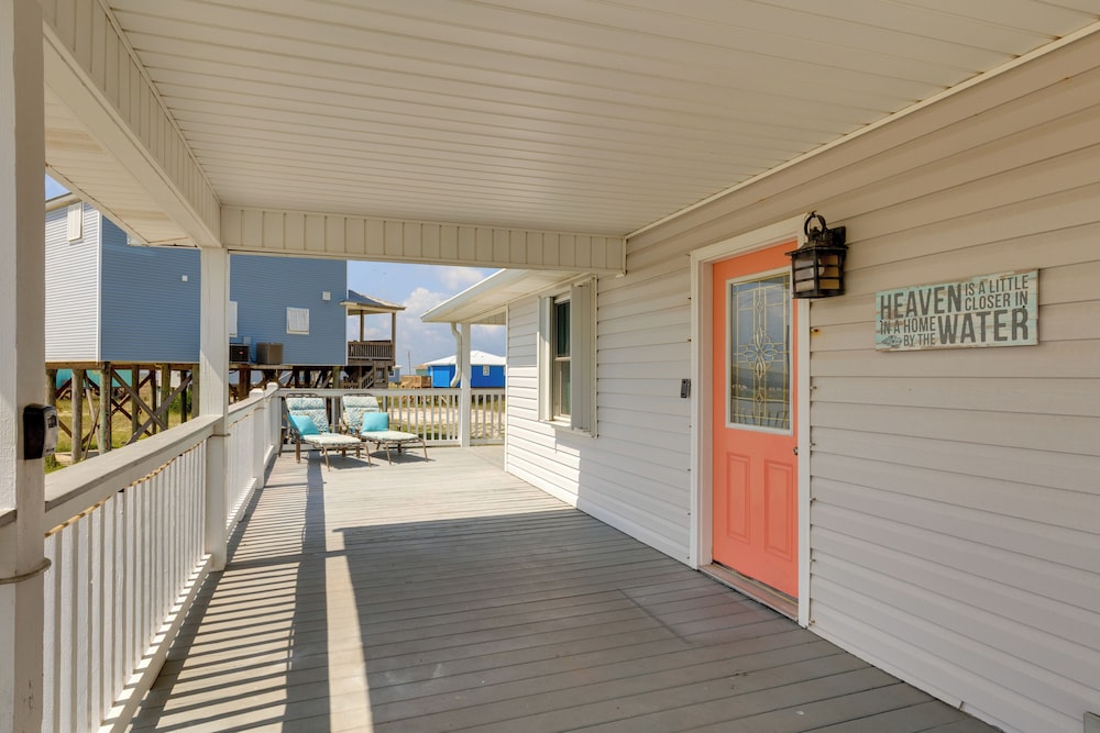 1 Block to Gulf: Dauphin Island Retreat w/ Views