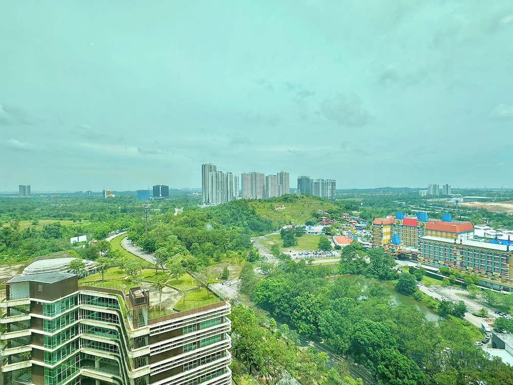 Afiniti Residences Medini by Stayrene