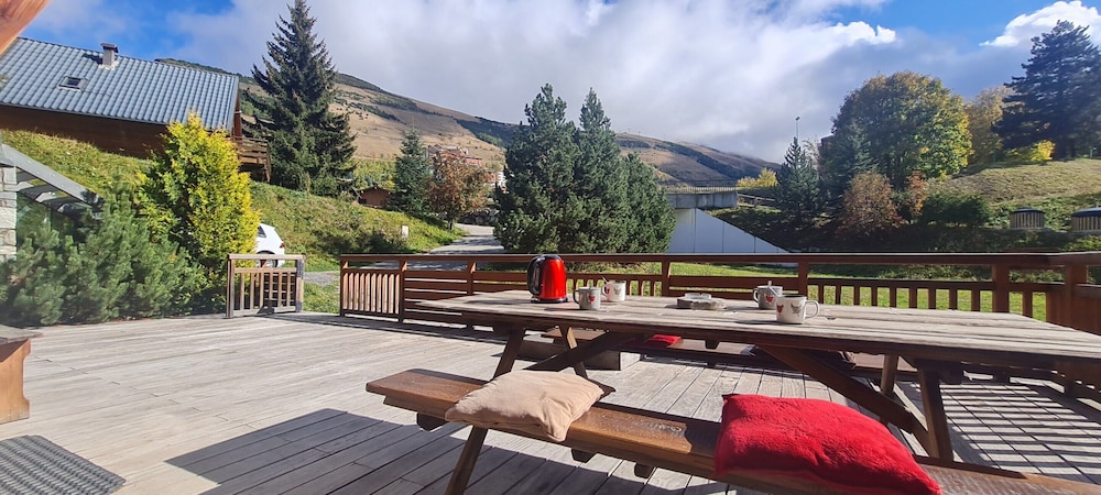 Spacious Chalet Near Ski Slopes