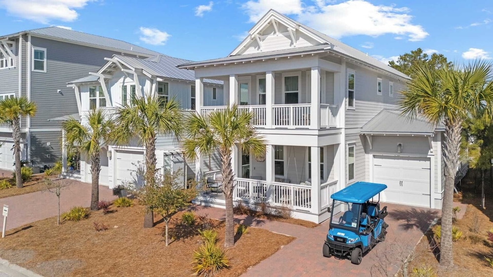 Walk to the Beach, Pool, 5bdr, 3 Porches Beach Sea-ker's Retreat by Avantstay