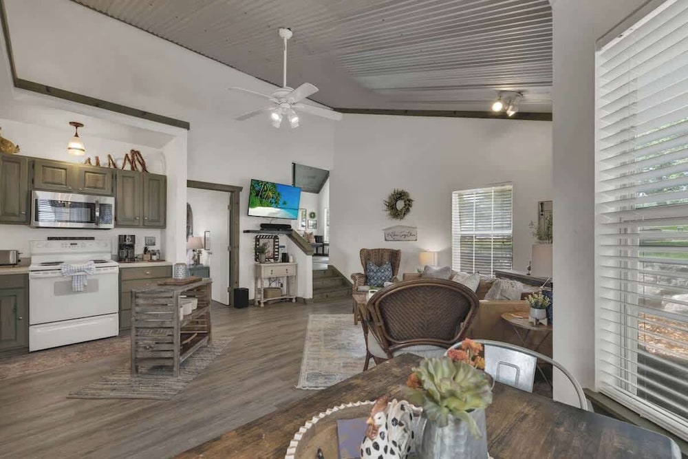 Cactus Flower Lodge-20 min to Downtown-starlit Sky Views